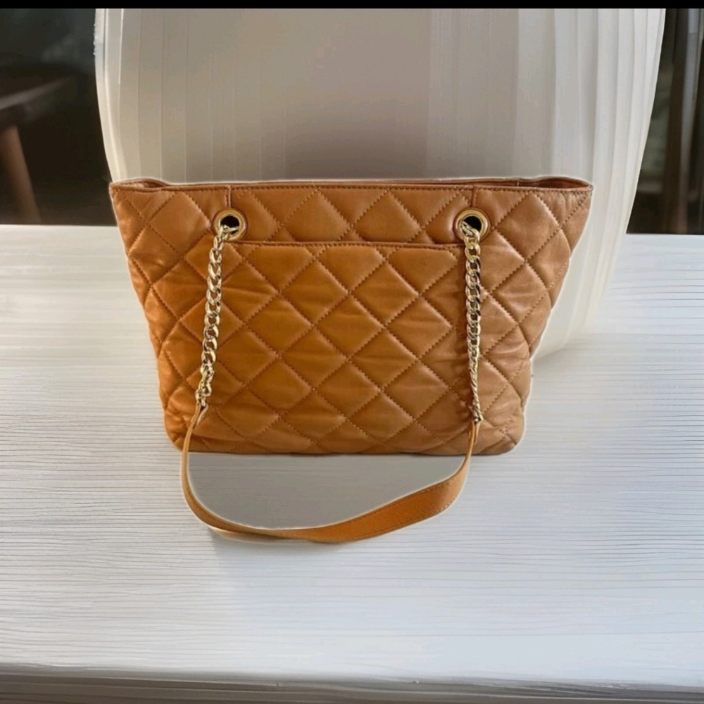 Michael Kors Chic Acorn Quilted Large Tote- Euc - Picture 4 of 5